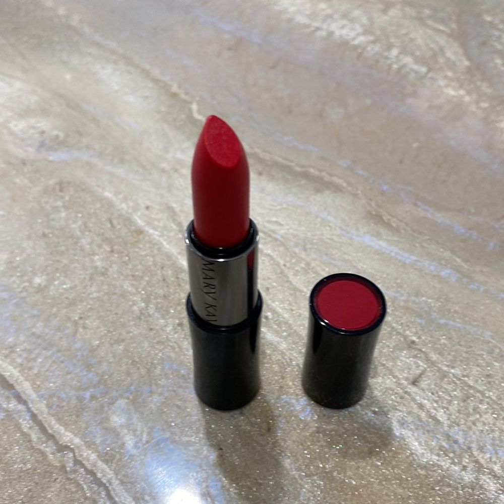 Mary Kay Creme Really Red Lipstick - Picture 2 of 6